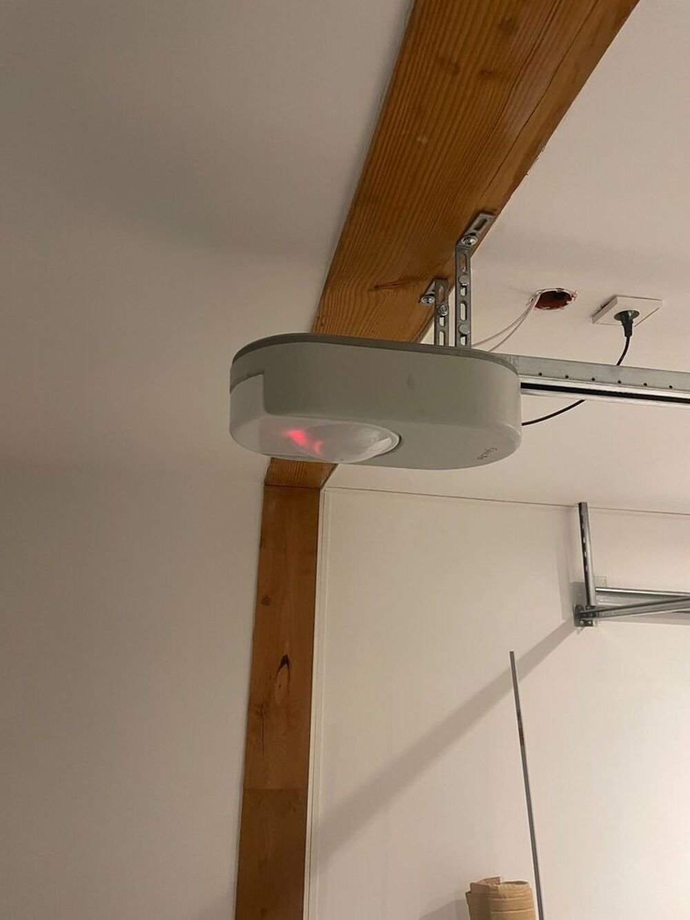 Porte de garage en bois motoris&eacute;e SOMFY Bricolage