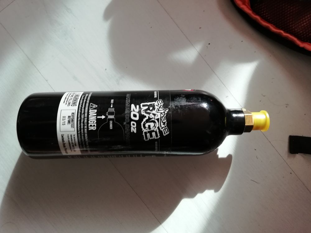 bombonne rechargeable paintball
Sports