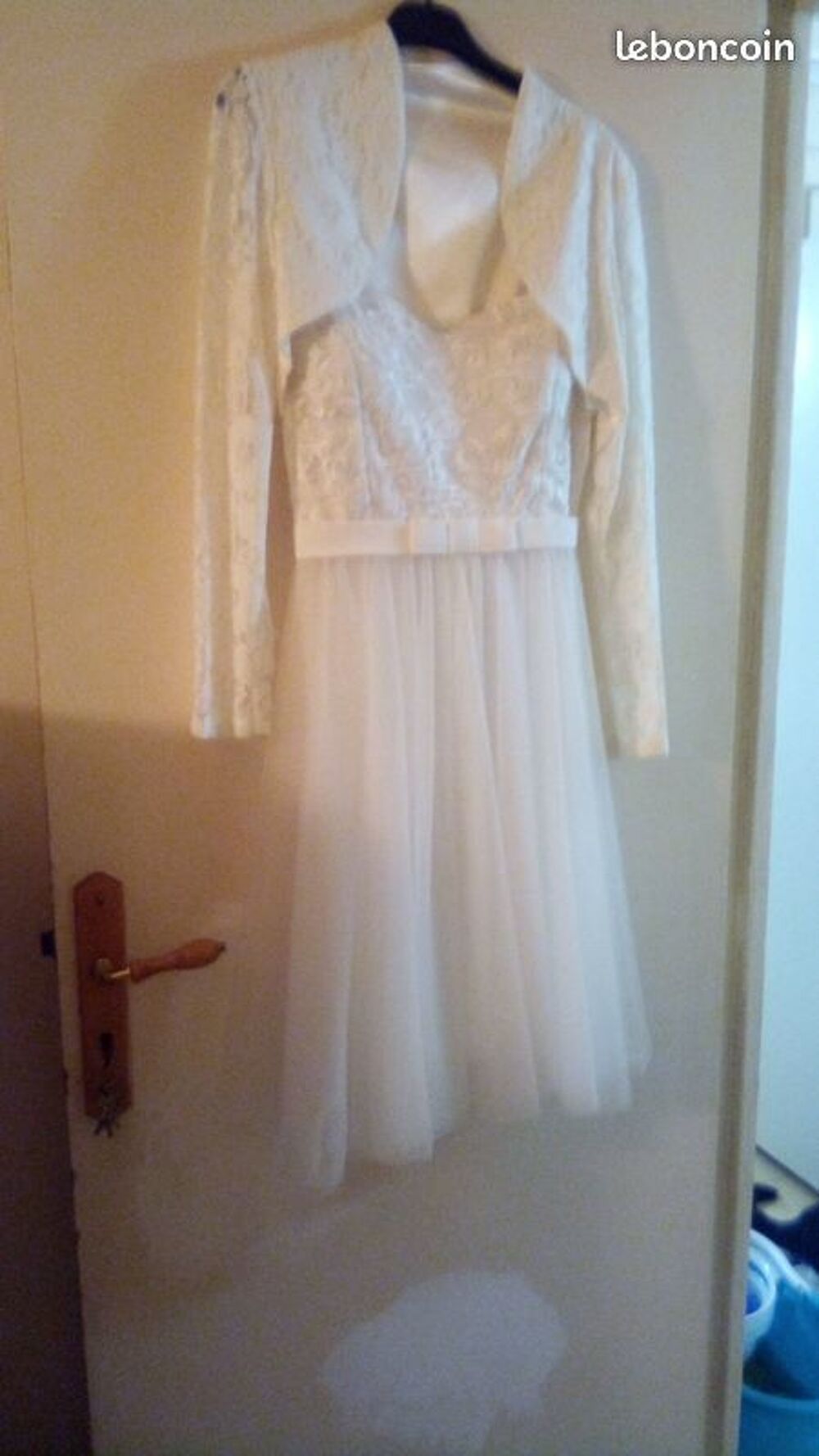 robe blanche avec un bol&eacute;ro Vêtements