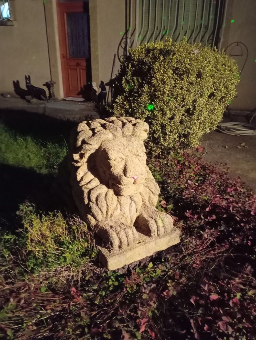 lion en pierre de rogne Décoration