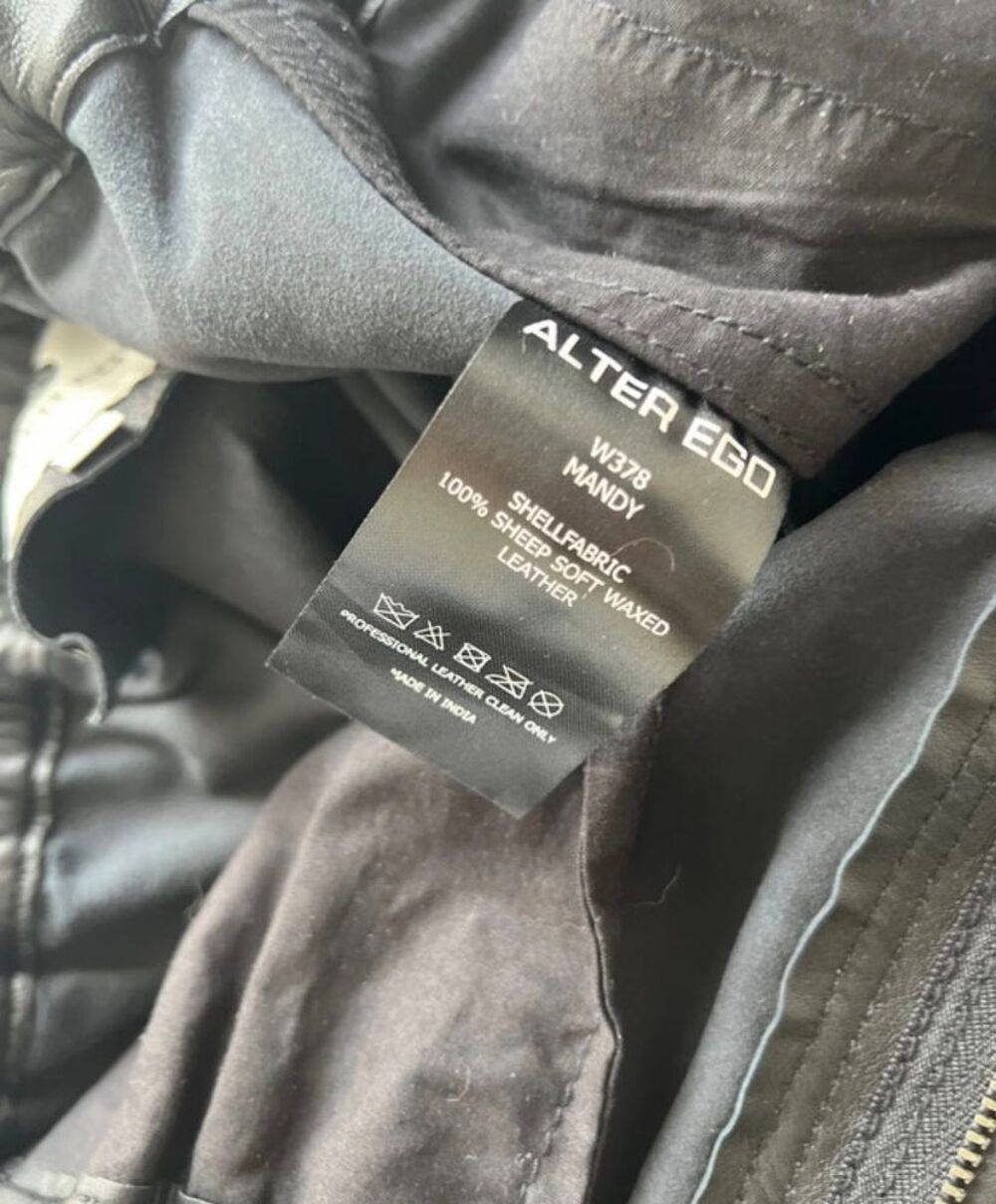 Veste en cuir Alter Ego disponible en couleur cr&egrave;me et noir Vêtements