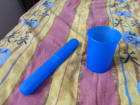 GOBELET ET ETUI A DENTS -  neuf 3 Saint-Ferr�ol (74)