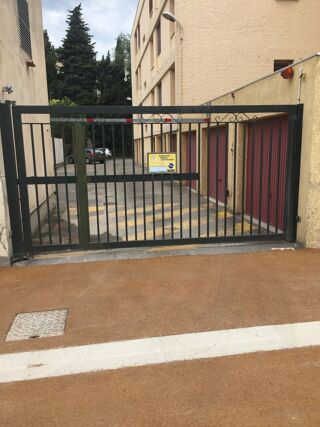  Parking / Garage à louer 16 m²