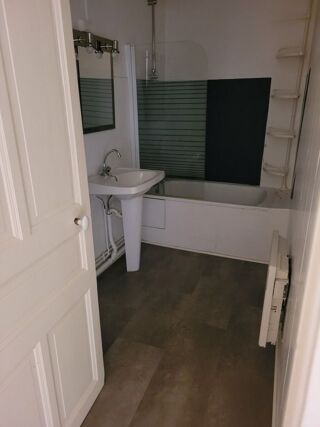 Appartement à louer 2 pièces 74 m²