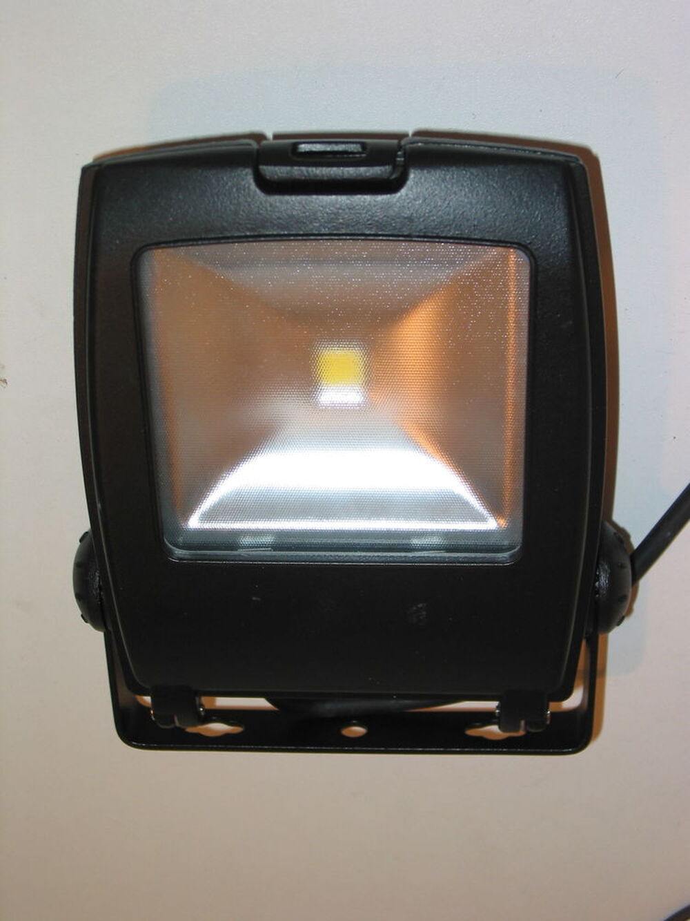Lampe Projecteur NEUF led 750 lumens pour 10 Watt de consomm Bricolage