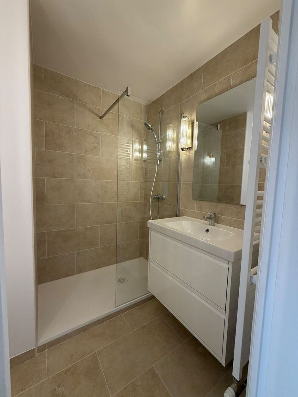 Location Appartement T3 65m² - Rénové à neuf - 2 chambres - Cave - Troyes Troyes