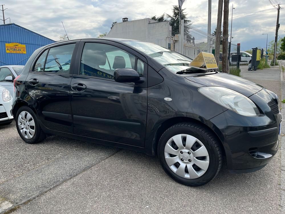 Yaris 1.3 - 87 VVT-i Luna 2007 occasion 42700 Firminy