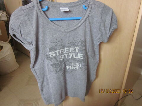 tee-shirt  femme   taille XS (34/36) 1 Soucelles (49)