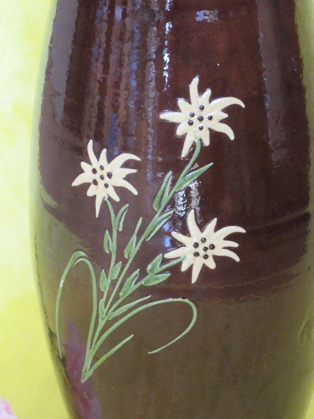 Vase marron avec motif Edelweiss en relief Dcoration