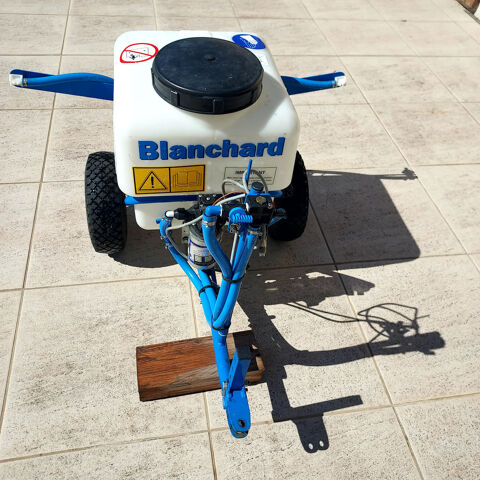pulvérisateur tracté de marque française Blanchard (50 Pradère-les-Bourguets (31)