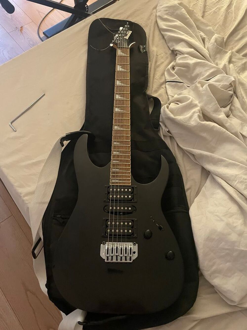 Guitare &eacute;lectrique Fender Squier Stratocaster - Noire/Sunburst Instruments de musique