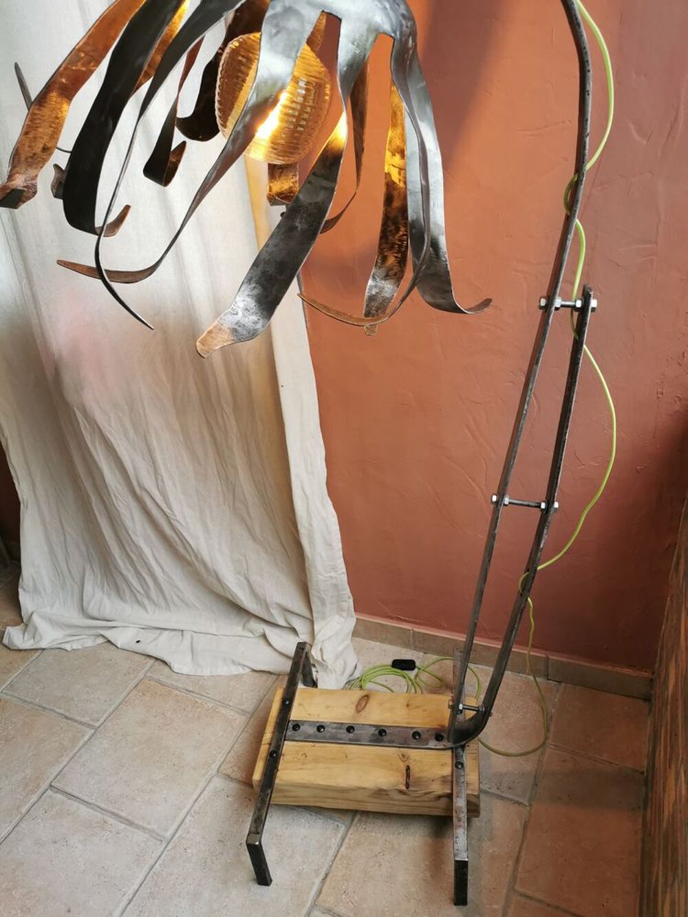 Lampe en acier bois Décoration