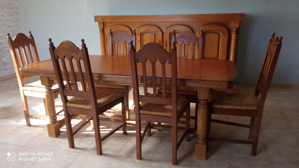 salle &agrave; manger rustique compl&egrave;te. Meubles
