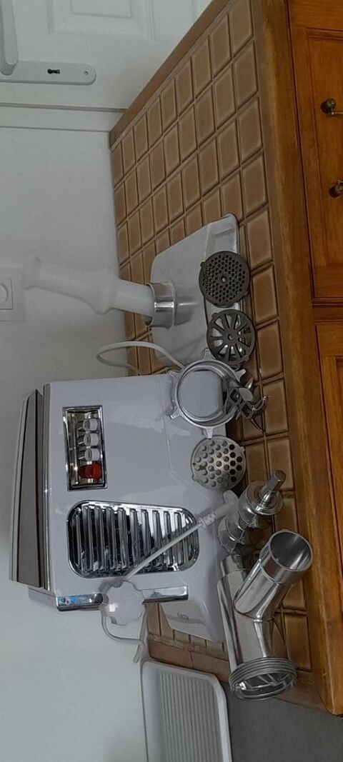 Hachoir      viande 70 Chabris (36)