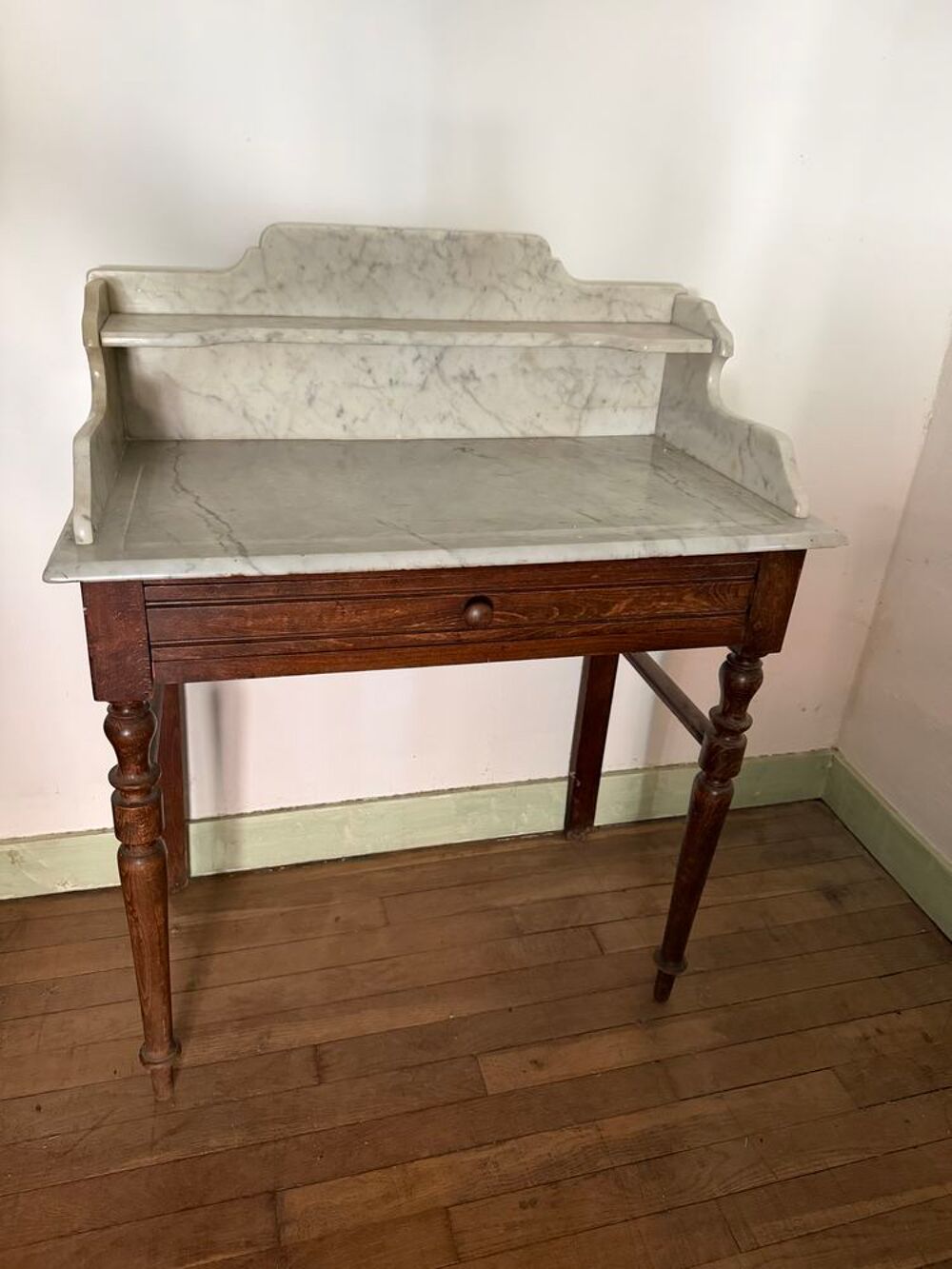 table de toilettes avec dessus en marbre Meubles