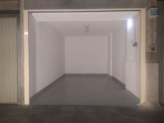  Parking / Garage � louer 13 m� Antibes