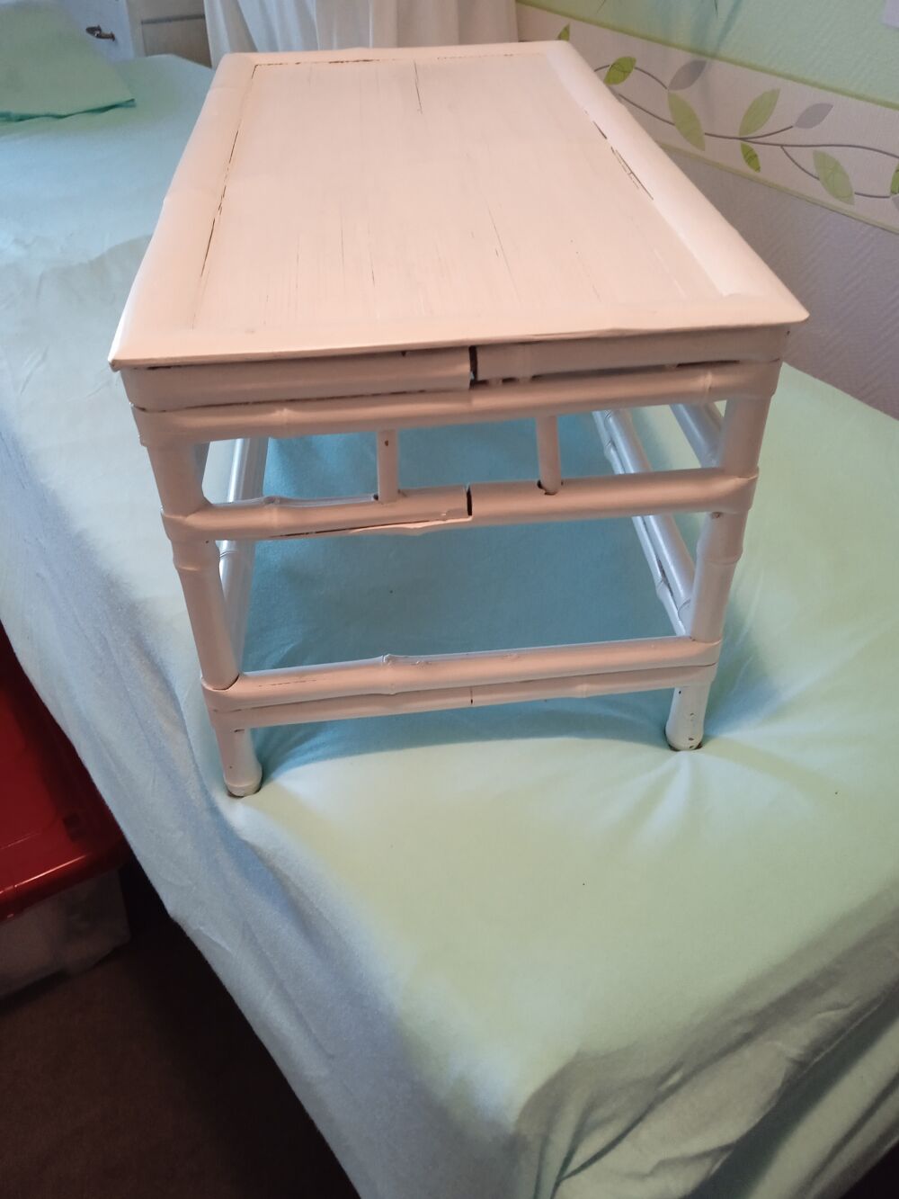 Petite table basse en bambou vintage . Meubles
