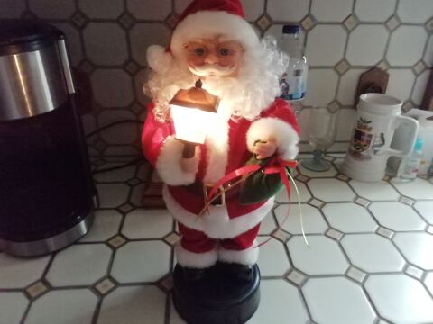 P�re No�l musical, avec chant et �clairage  15 Noyelles-l�s-Vermelles (62)