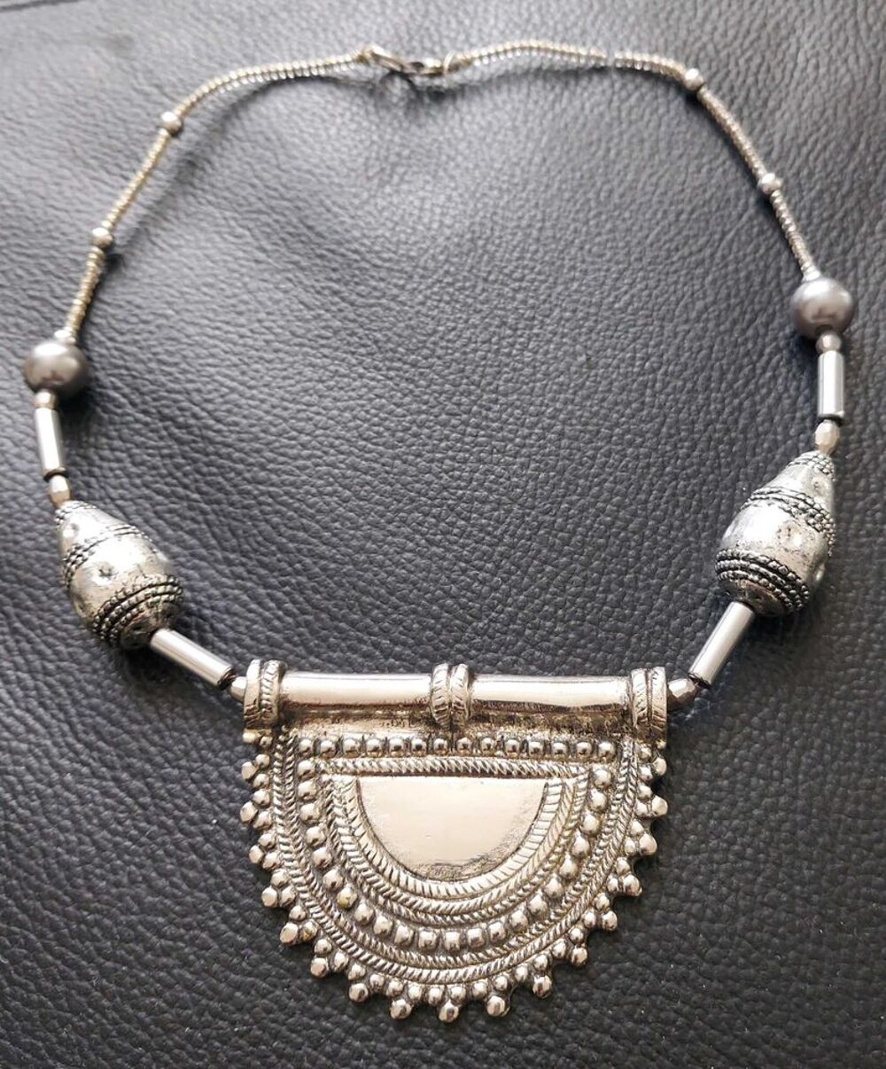 collier &eacute;thnique chic Bijoux et montres