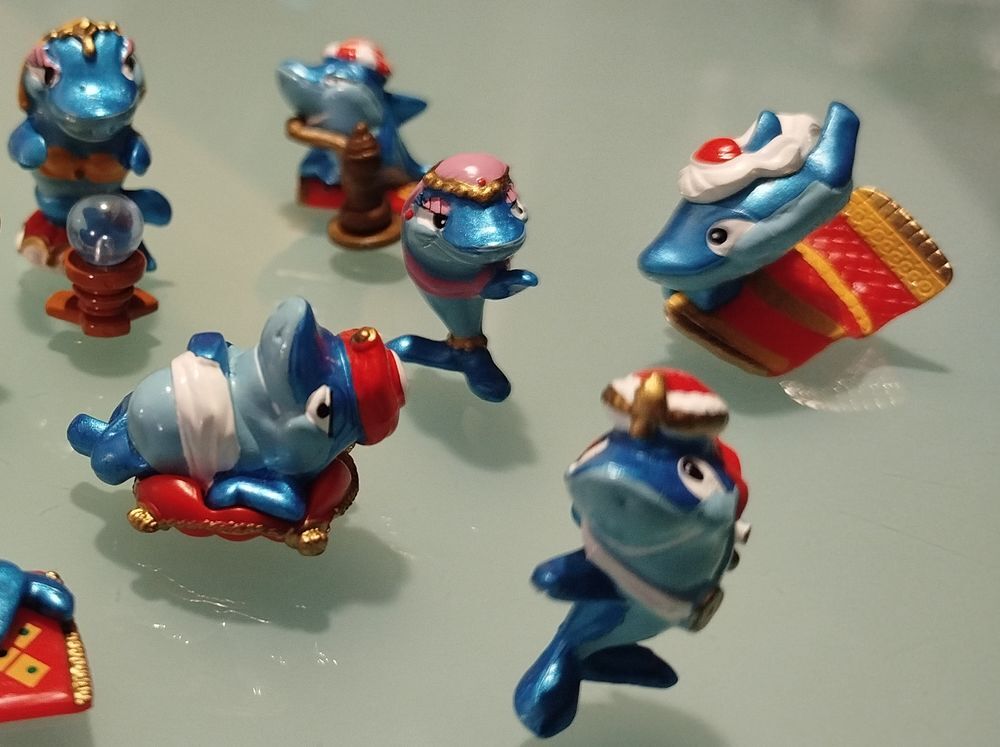 Gros lot de + 300 figurines et accessoires KINDER /ann&eacute;es 90 