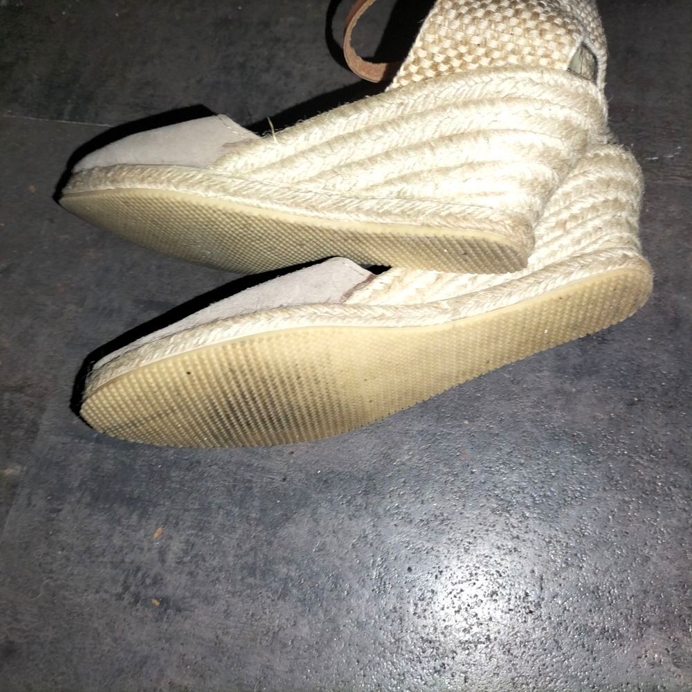 Sandales compens&eacute;es cuir Vivaldi pointure 40 quasi neuf Chaussures