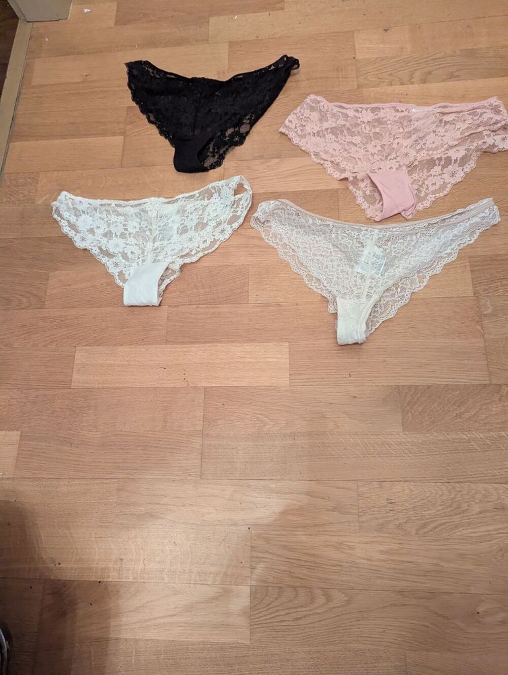 Lot de 4 culottes en dentelle Vêtements