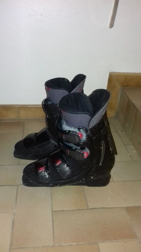 chaussures de ski alpin. 0 Allonzier-la-Caille (74)