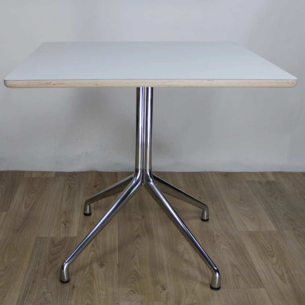 Table HAY About a Table AA15 blanc carr&eacute; par Hee Welling Meubles