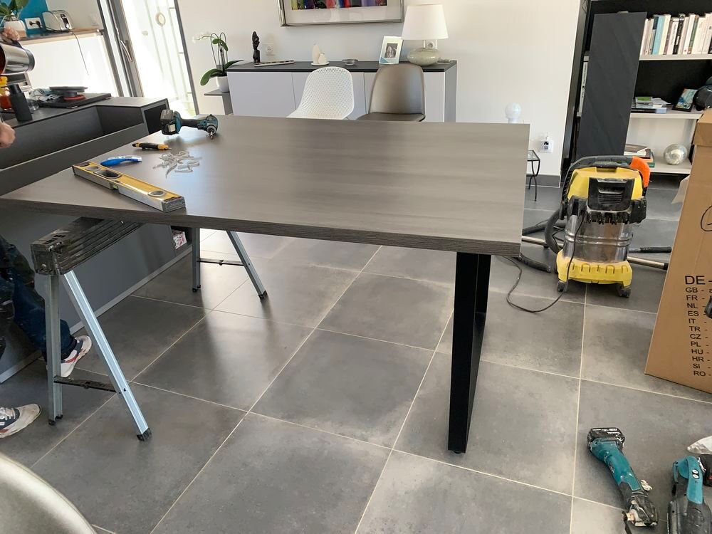 Table plan de travail + pied design alu noir de marque Nolte Meubles