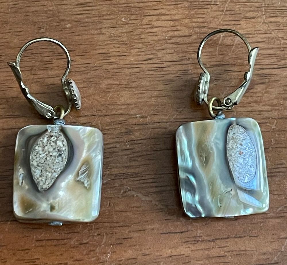 COLLIER SANDY et boucles d'oreille
Bijoux et montres