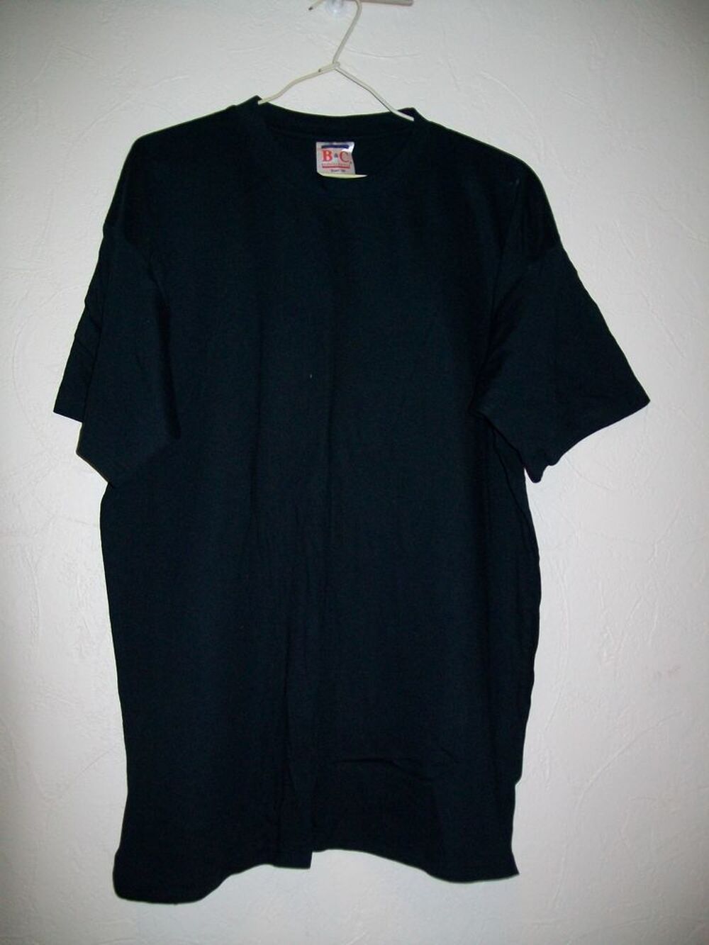 tee shirt bleu marine 100 % coton
taille L Vêtements