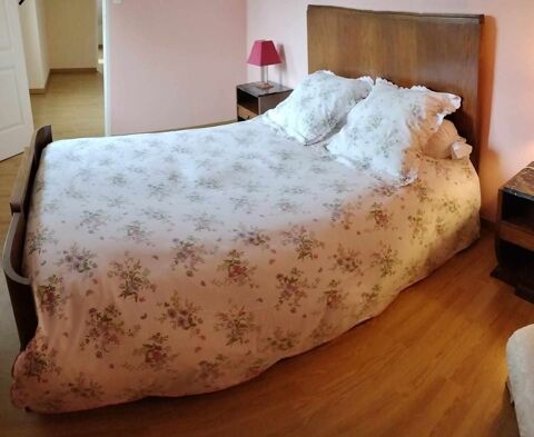 Lit 1930 +2 Tables  nuit +2 lampes 
prix 200E le tout 200 Courtenay (45)