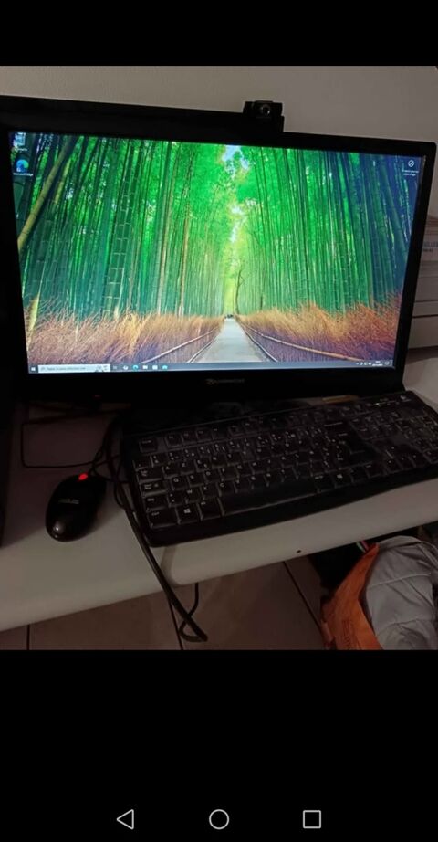 �cran d'ordinateur avec clavier et souris et enceinte 100 Guingamp (22)