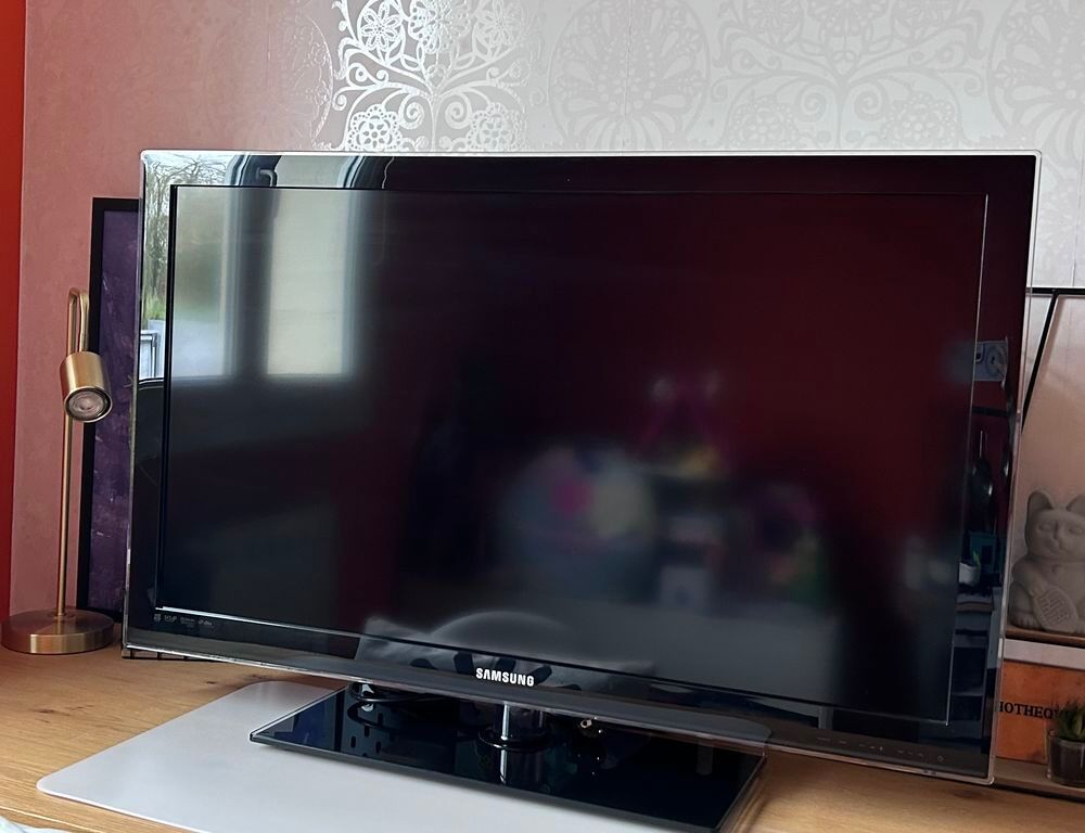 T&eacute;l&eacute;viseur Samsung 40 pouces LCD + Fire TV Stick Amazon Photos/Video/TV