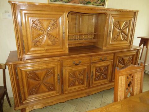 Beau buffet bahut de style basque en chêne Macif. 0 Dung (25)
