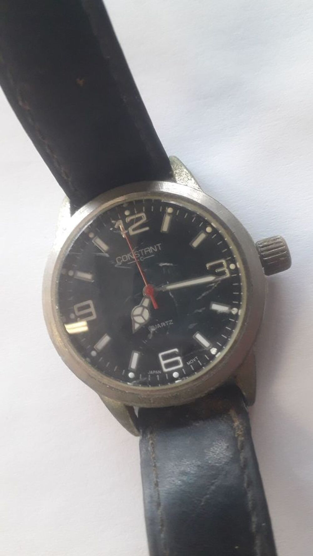 LOT DE 8 MONTRES MARQUES DIVERSES Bijoux et montres
