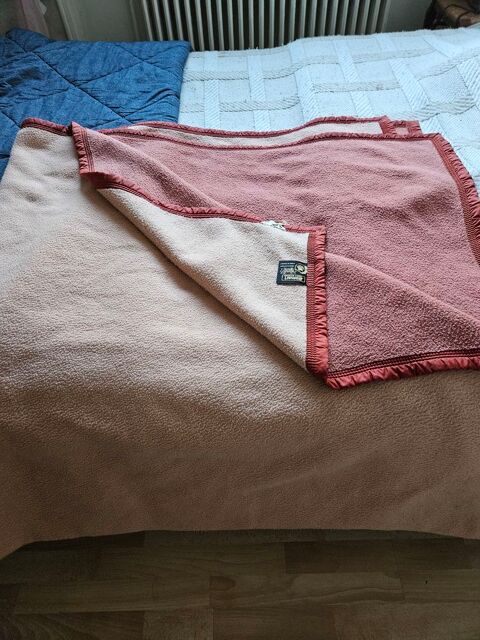 Couv.Damart Thermol.240x260 av petit d�faut 25 Villars (42)