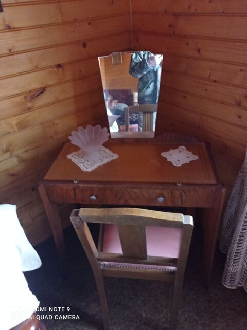 coiffeuse vintage avec sa chaise . 50 Grisolles (82)
