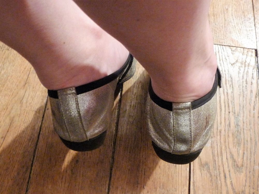 Ballerines en Cuir Argent&eacute; et Noir- Pointure 36- Hirica Chaussures