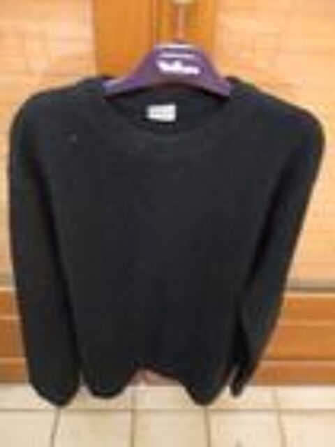 Pull bleu marine hauteur 64 cm tour 1 m environ 0 Mérignies (59)