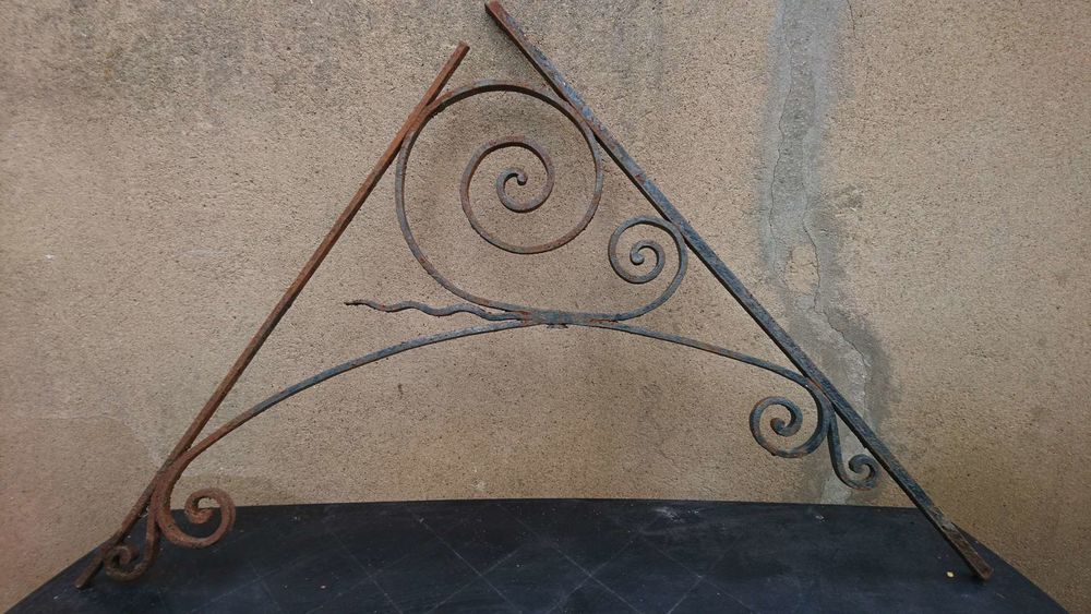 Ferronnerie de d&eacute;coration en forme de triangles x 2
Décoration
