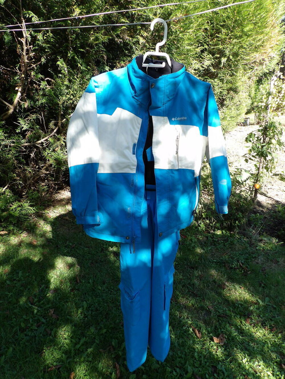 Ensemble (blouson, pantalon bretelle) COLOMBIA
Vêtements enfants