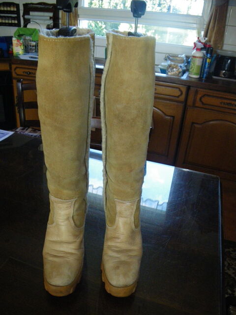 Bottes en Peau Retourn�. 15 Savigny-en-V�ron (37)