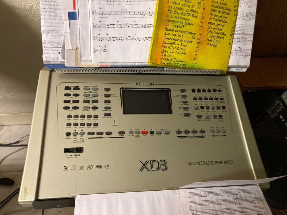 Mat&eacute;riel Ketron Instruments de musique