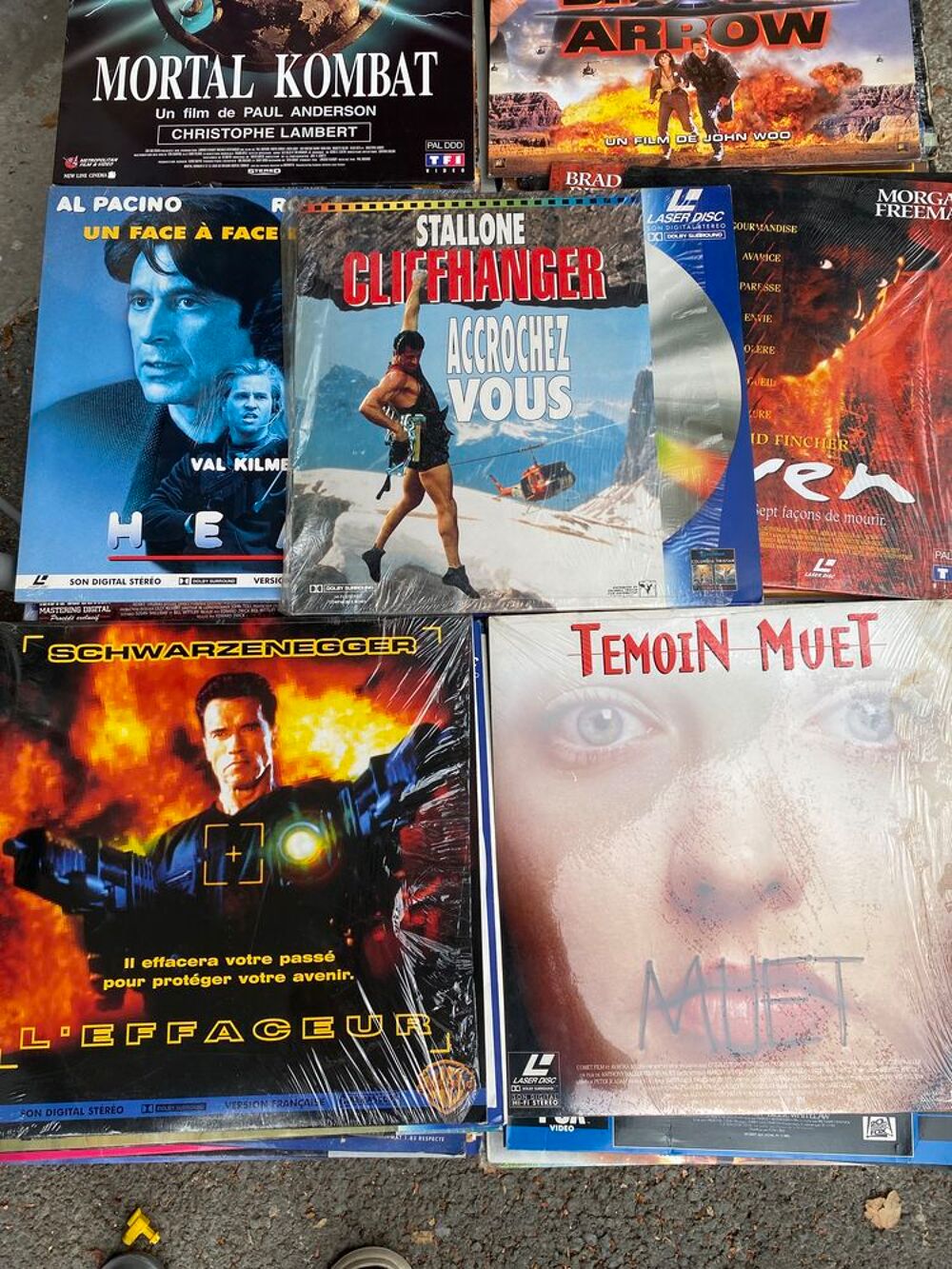 Lot de LaserDisc films cin&eacute;ma CD et vinyles