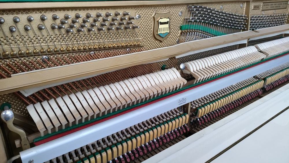 Piano droit Scholze 116 blanc laqu&eacute; Instruments de musique