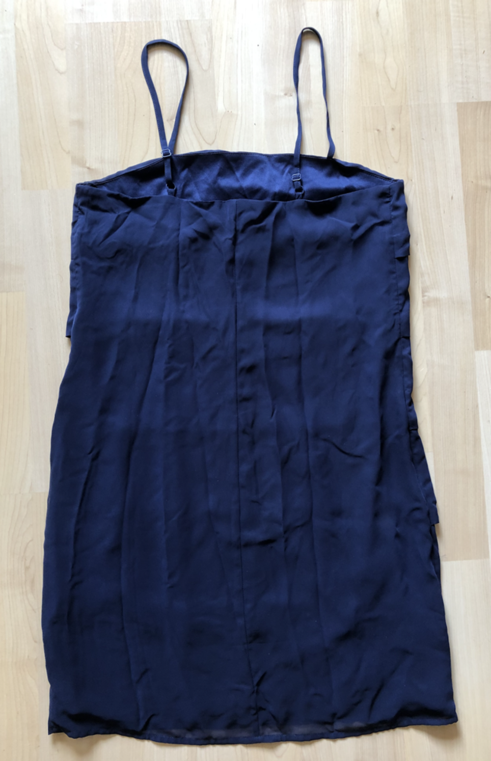 Robe bleu marine avec &eacute;tiquette V�tements