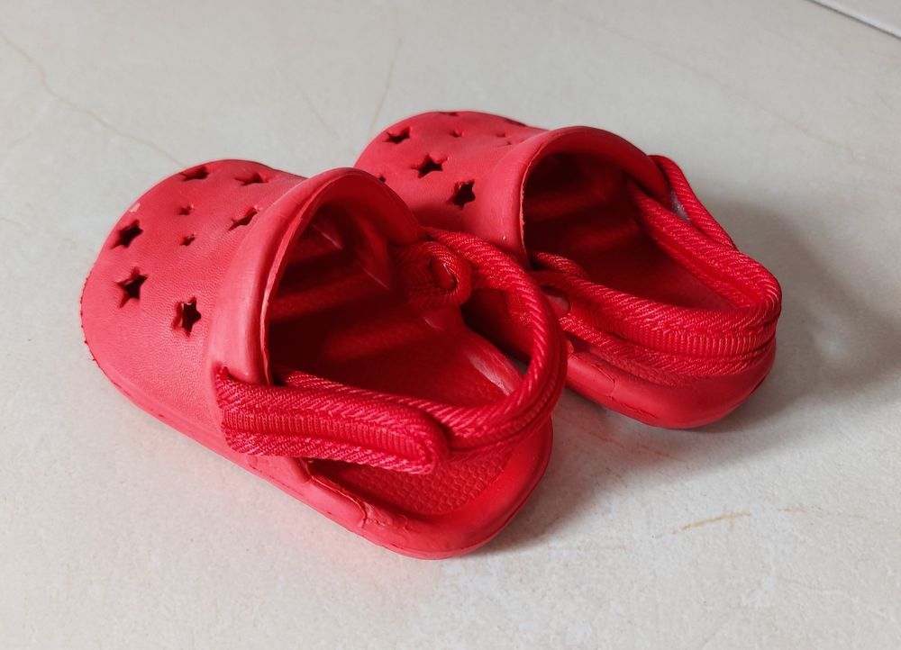 Crocs rouges taille 17/18 Etat neuf Chaussures enfants