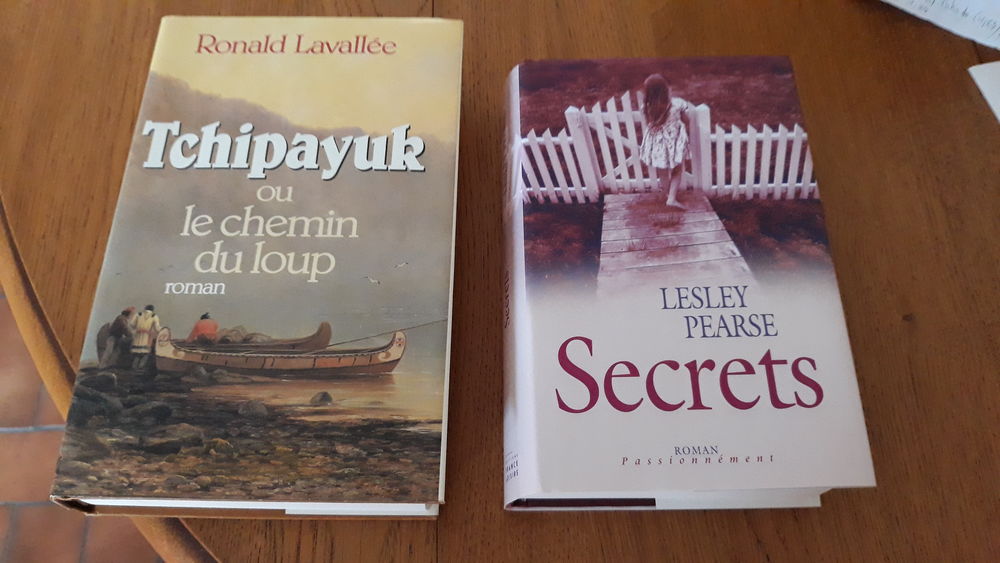 LIVRES DE BIBLIOTHEQUE SERIE QUATRE Livres et BD