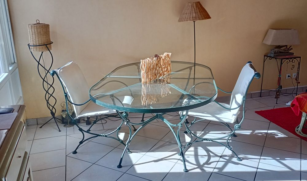 Table de salle &agrave; manger fer forg&eacute;, plateau verre + 6 chaises Meubles